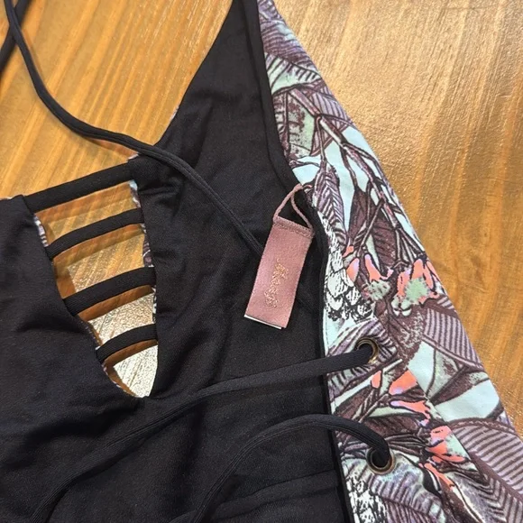 MAAJI Reversible Meteorite Columbia One-piece Swimsuit Black & Multi print - Picture 8 of 12